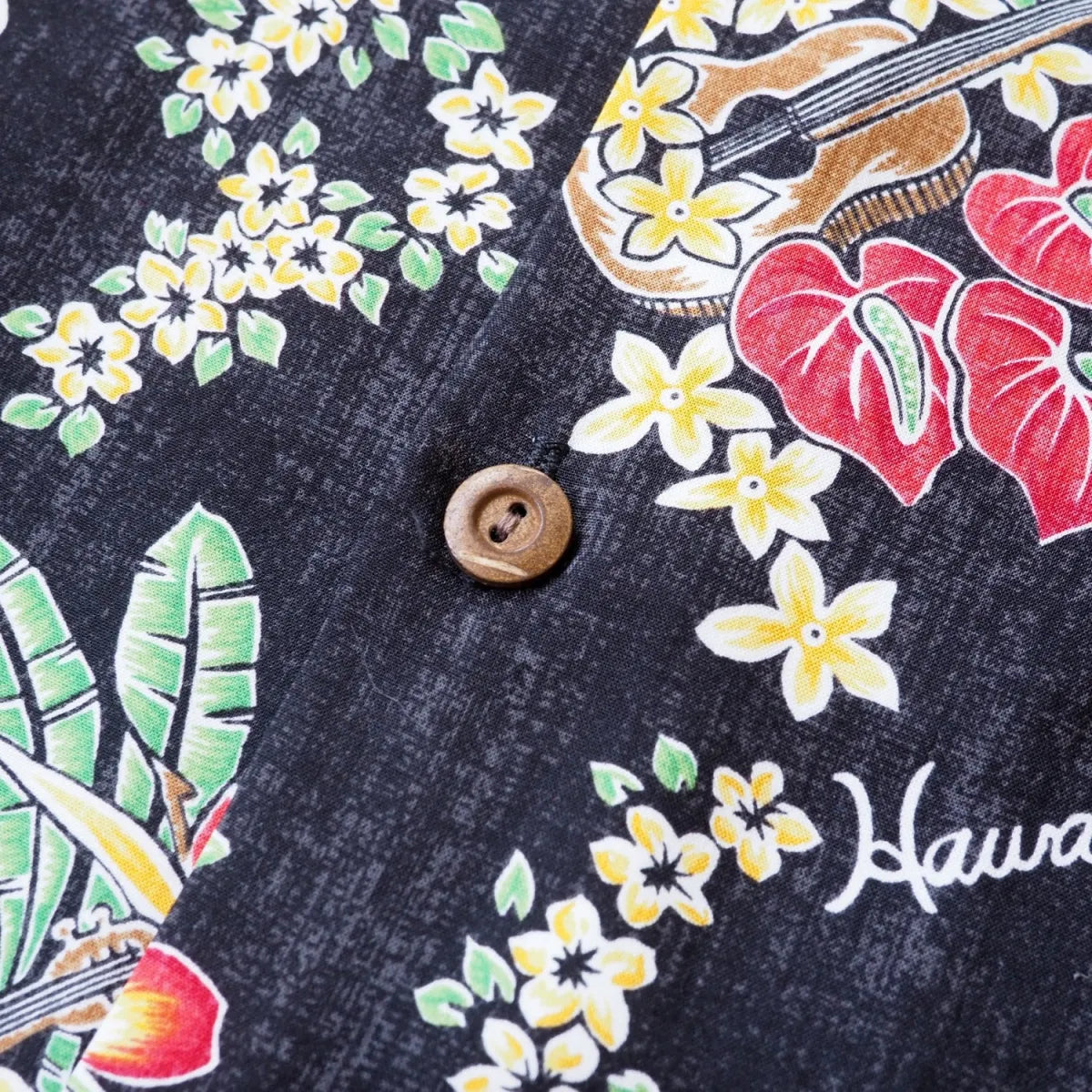 Hawaii lei black hawaiian rayon shirt