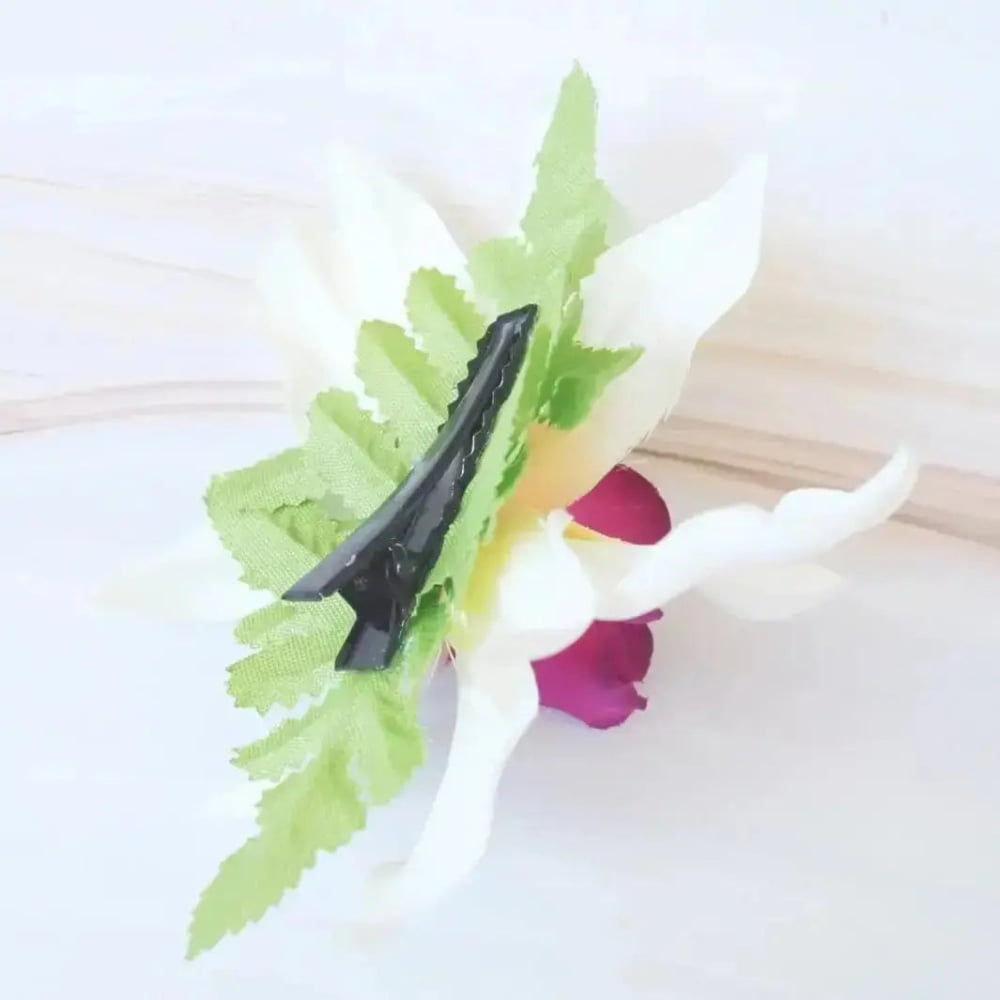 Kahalu’u cream hawaiian flower hair clip