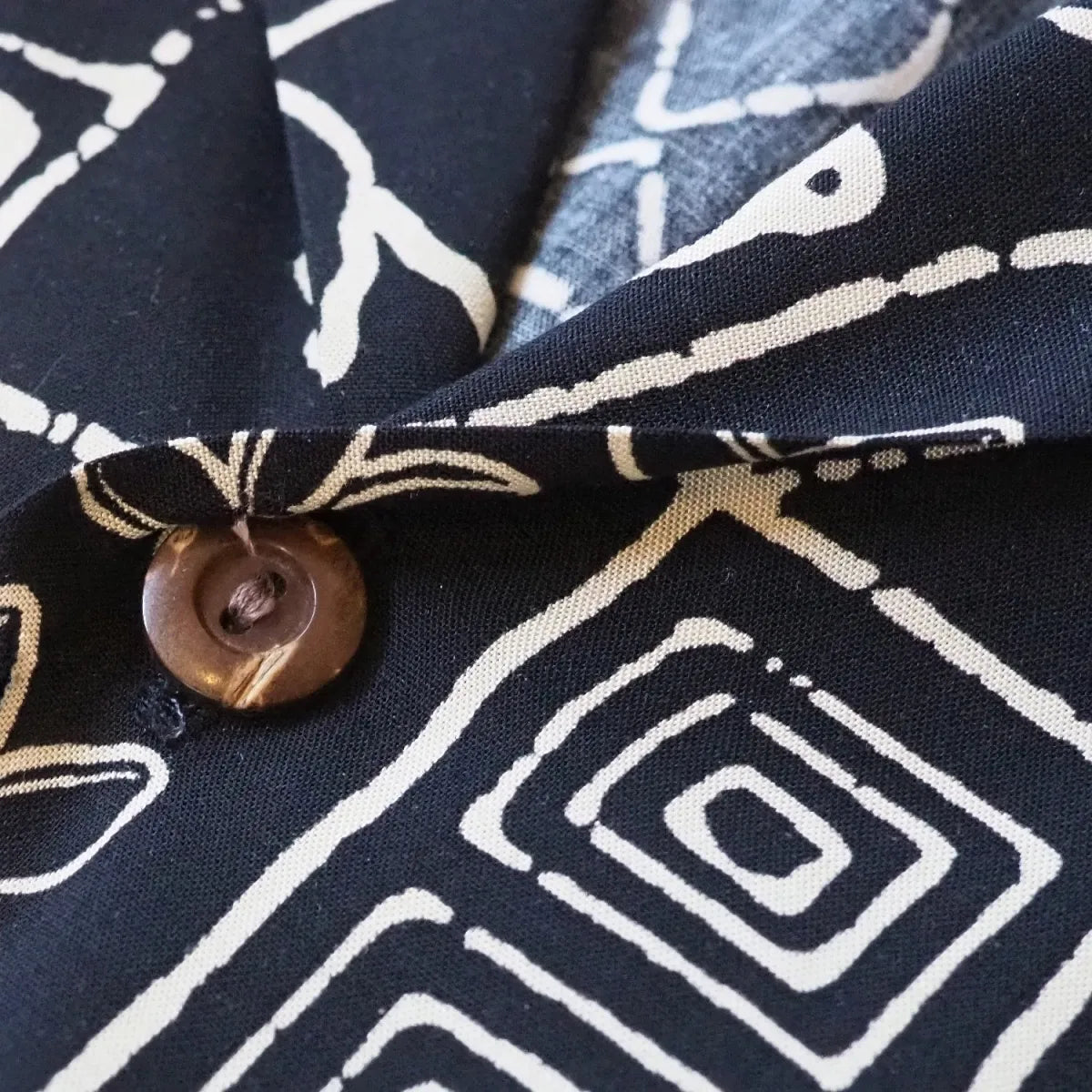 Kaka’ako black hawaiian rayon shirt