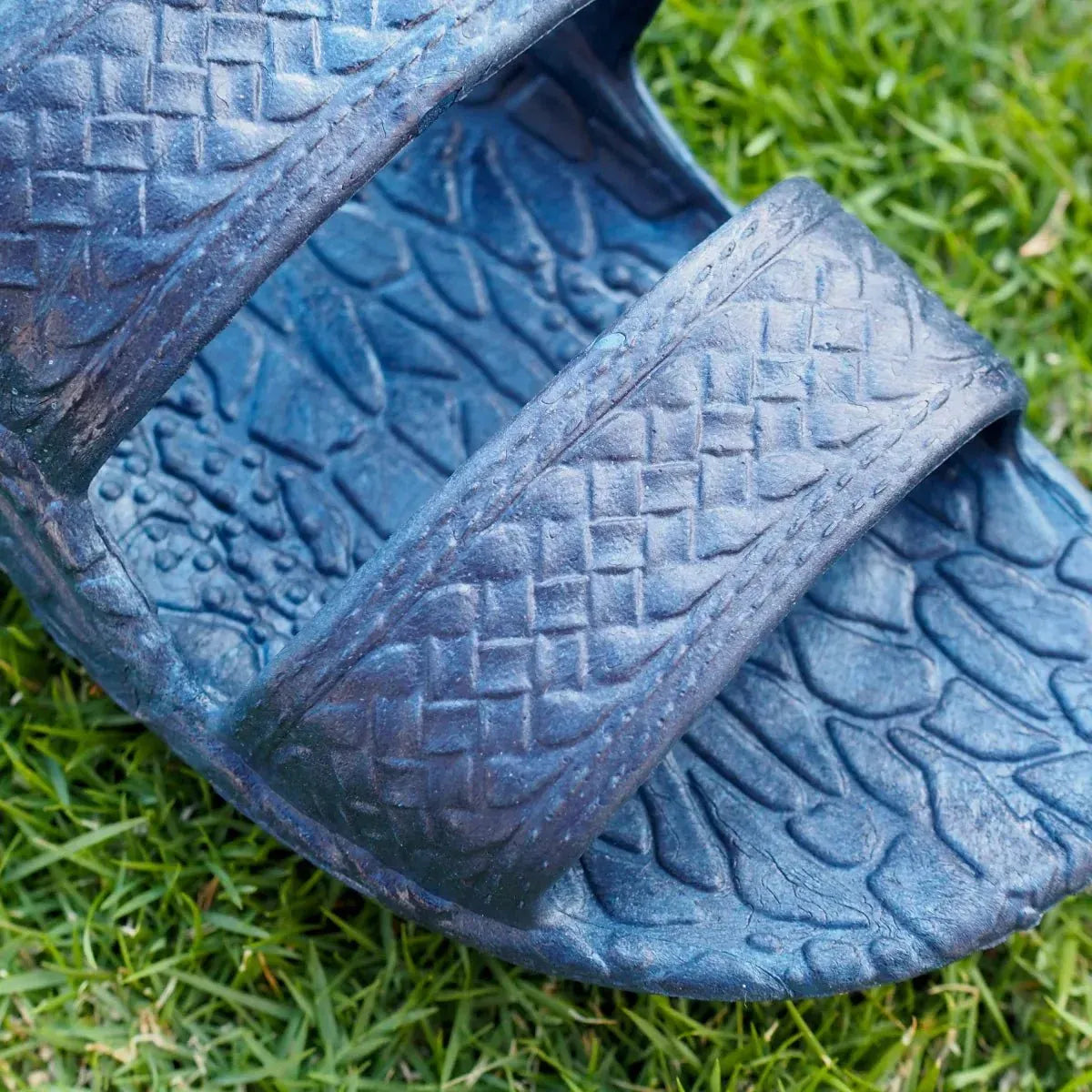 Navy blue classic jandals® - pali hawaii jesus sandals